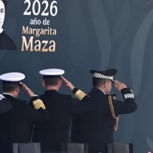 Ante presiones externas, Ejército es garantía del destino de México con independencia: Sheinbaum