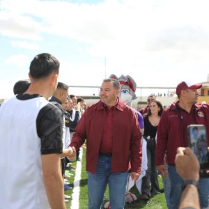 Presidente reconoce a trabajadores durante entrega de obras del Presupuesto Participativo