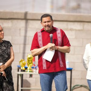 Entregan cancha con pasto sintético a la Escuela Secundaria Federal número 22