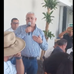 Reunión de periodistas son líder del sindicato de maestros