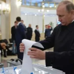 Putin vota a distancia en elecciones para renovar la Duma; exhorta a respaldar operación militar en Ucrania