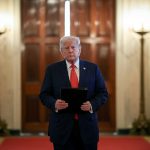 Trump promete cinco mil dólares a cada estadunidense si conserva control del Congreso; Pero Nadie lo Cree