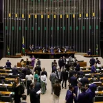Senado de Brasil aprueba semana laboral de 40 horas antes del balotaje electoral