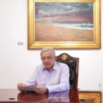 AMLO presenta su nuevo libro y atribuye decadencia de EU a su modelo económico y bélico