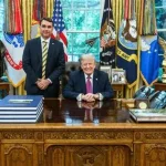 Trump se desmarca de la autoproclamación de Flávio Bolsonaro en EU