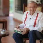 Ronald Johnson actúa más como un policía entrometido que como diplomático, señala AMLO en «Pueblo»
